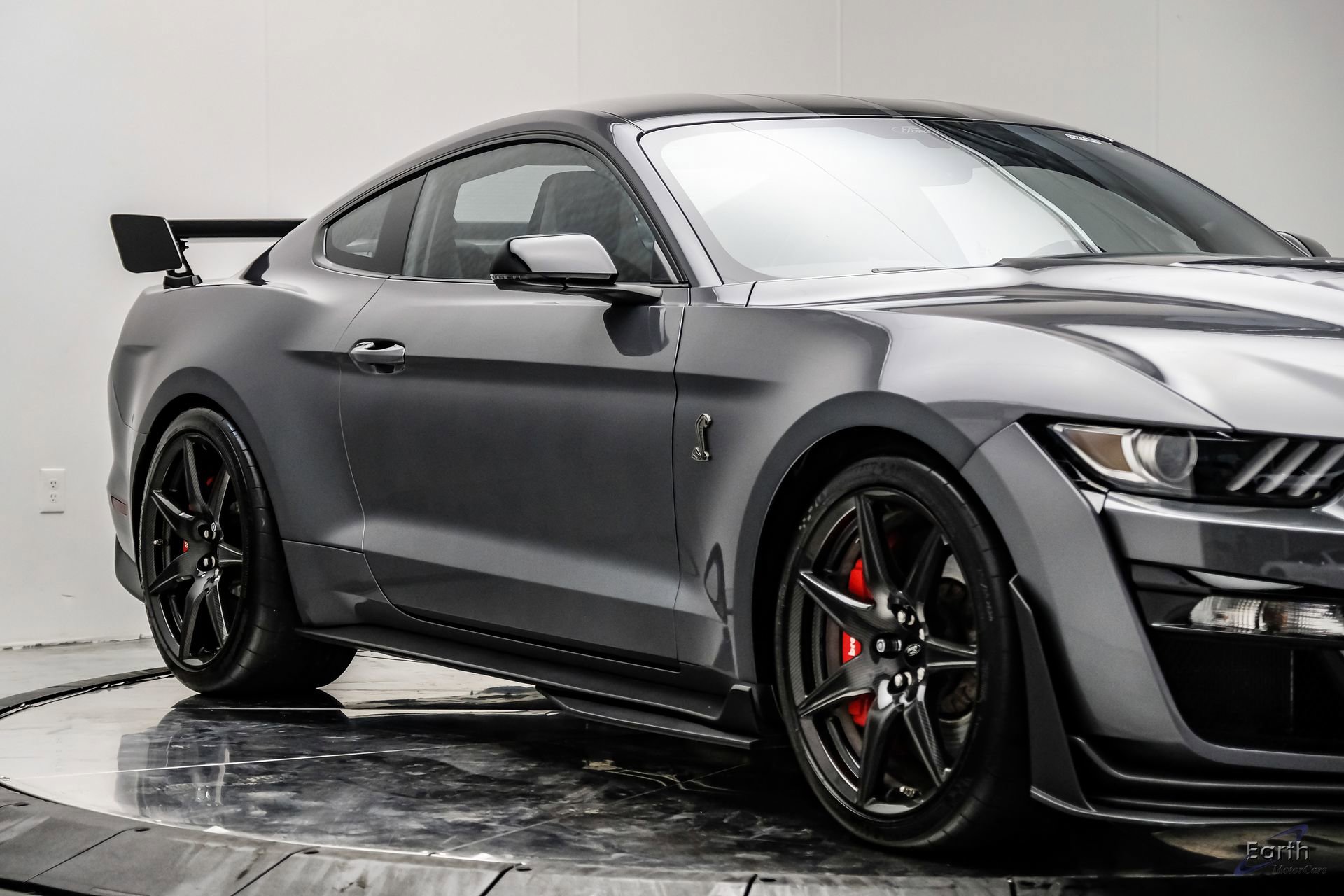 Used 2021 Ford Mustang Shelby GT500 w/ Carbon Fiber Track Pack image 27
