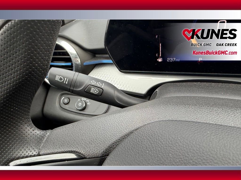 Used 2025 Chevrolet Trax LT FWD image 13