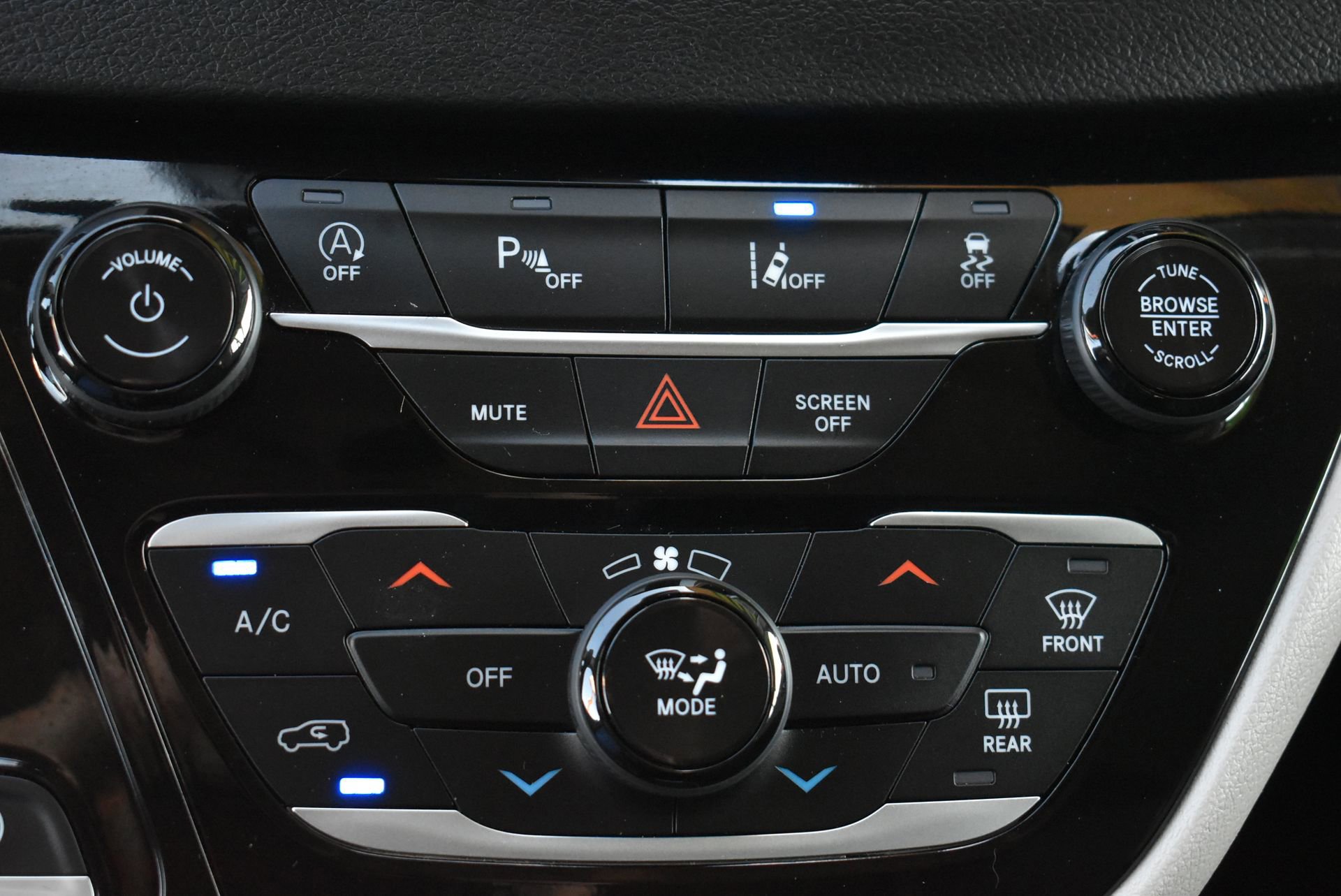 Used 2024 Chrysler Pacifica Touring-L image 30