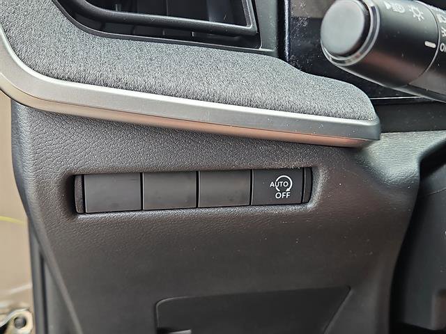 Used 2025 Nissan Kicks SV FWD image 15