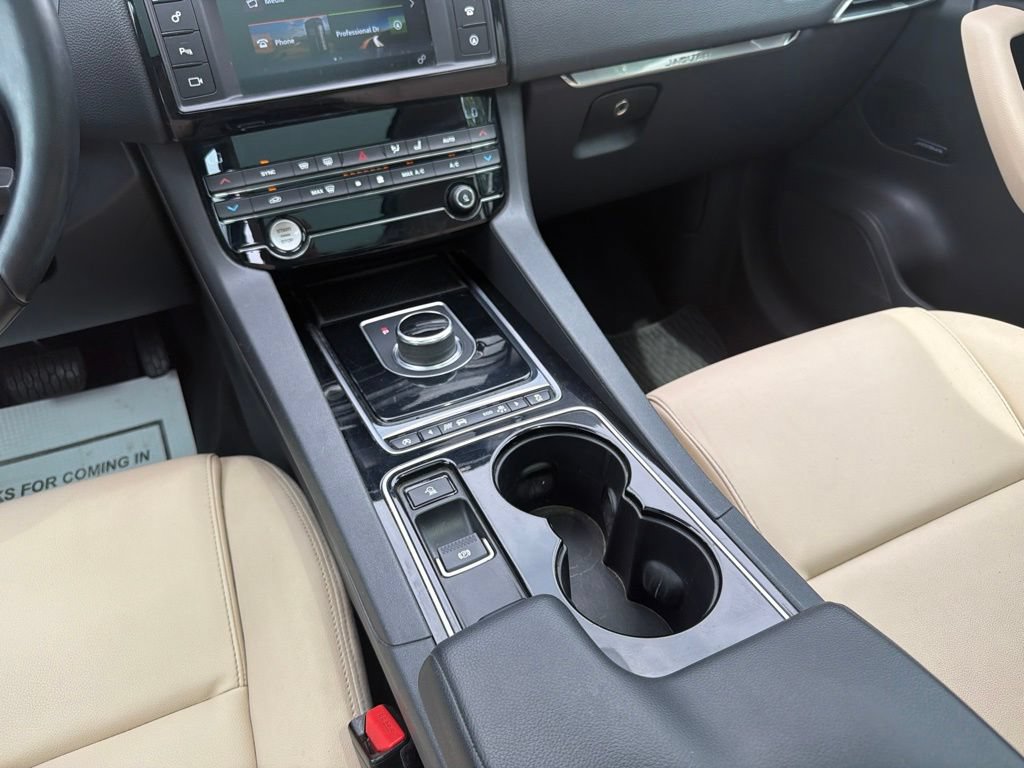 Used 2017 Jaguar F-PACE Premium AWD/4WD image 16
