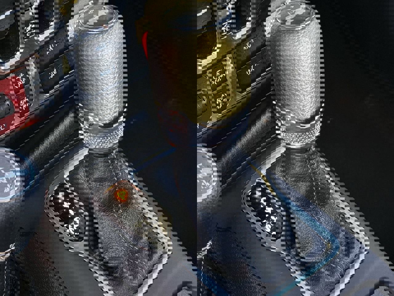 Used 2025 Jeep Wrangler Unlimited Rubicon w/ Convenience Group image 18