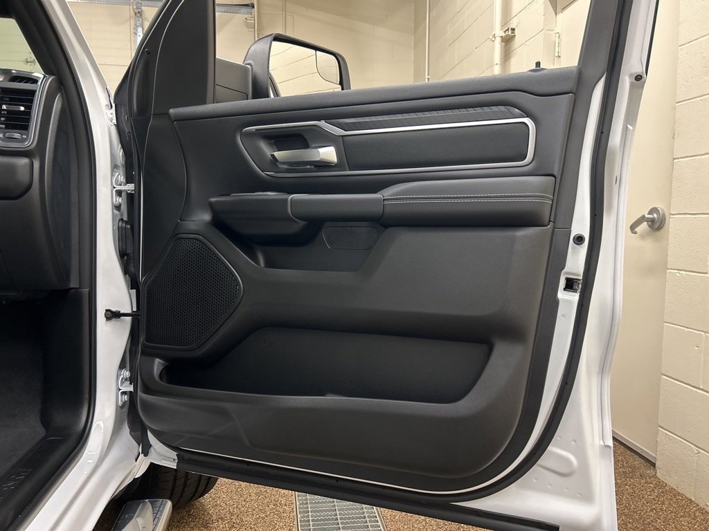 New 2026 RAM 1500 4x4 Crew Cab image 16