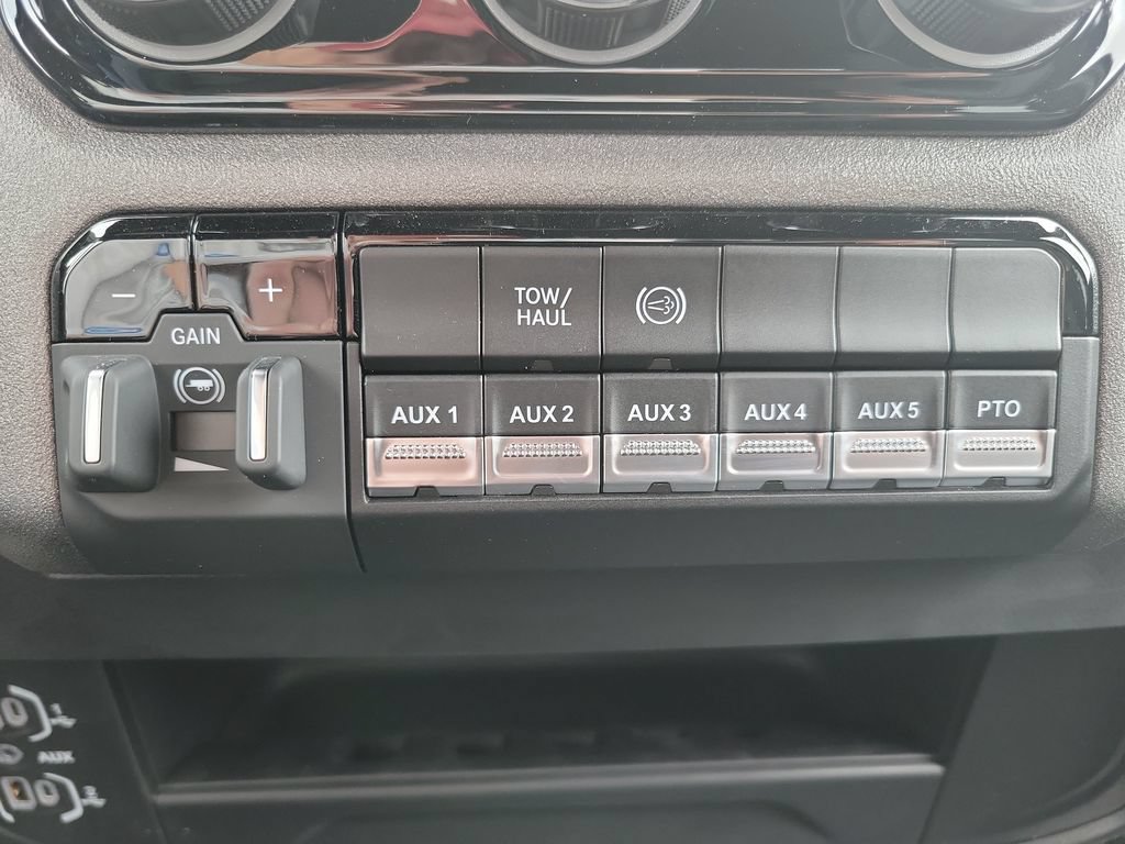 New 2025 RAM 5500 Tradesman AWD/4WD image 22