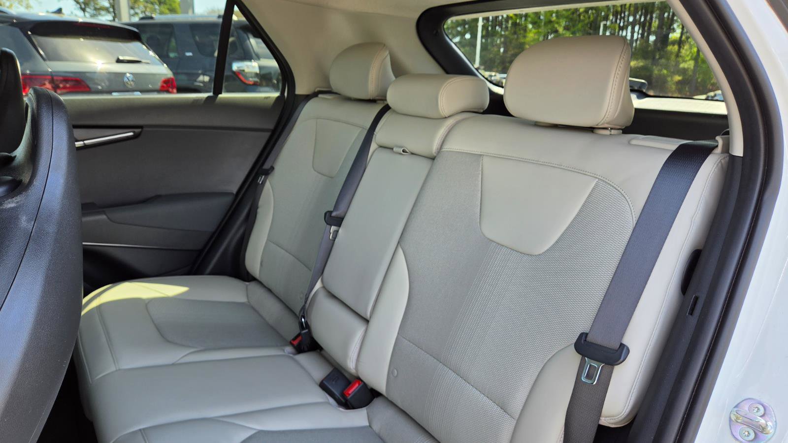 Used 2023 Kia Niro EX image 46