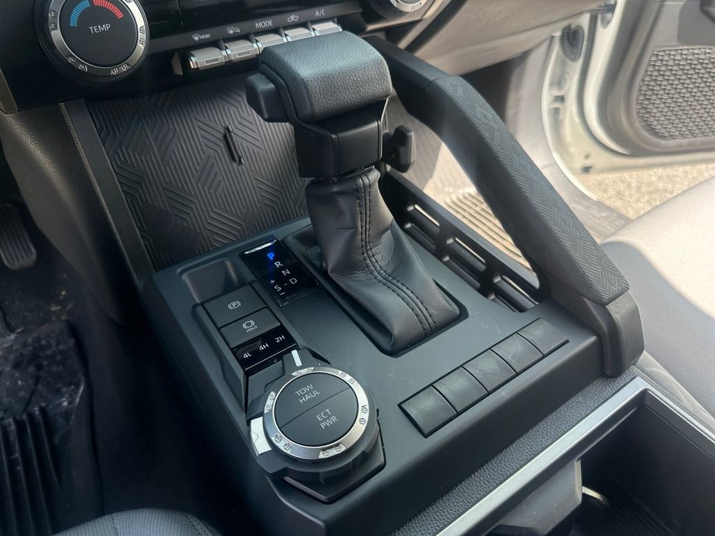 Used 2025 Toyota Tacoma SR5 AWD/4WD image 16