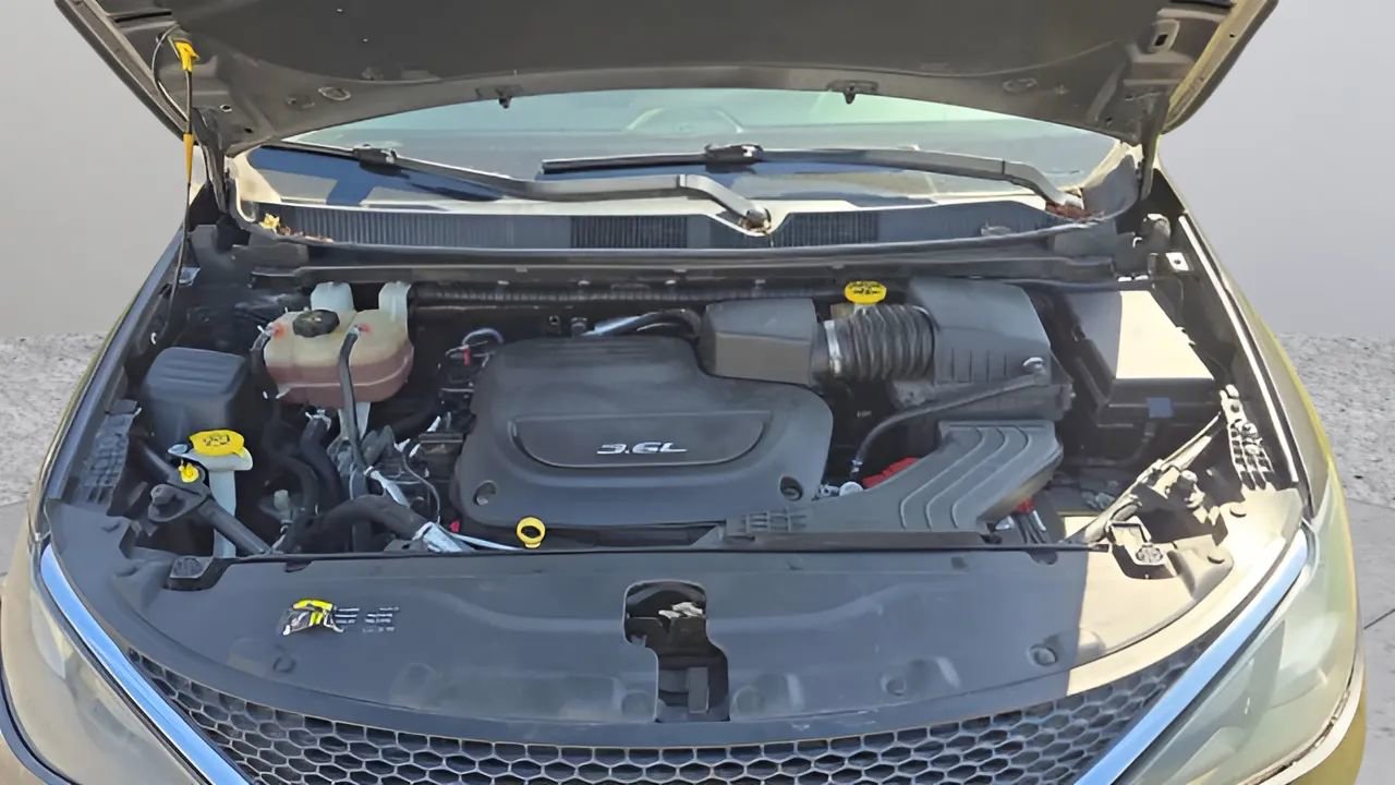 Used 2017 Chrysler Pacifica Touring image 21