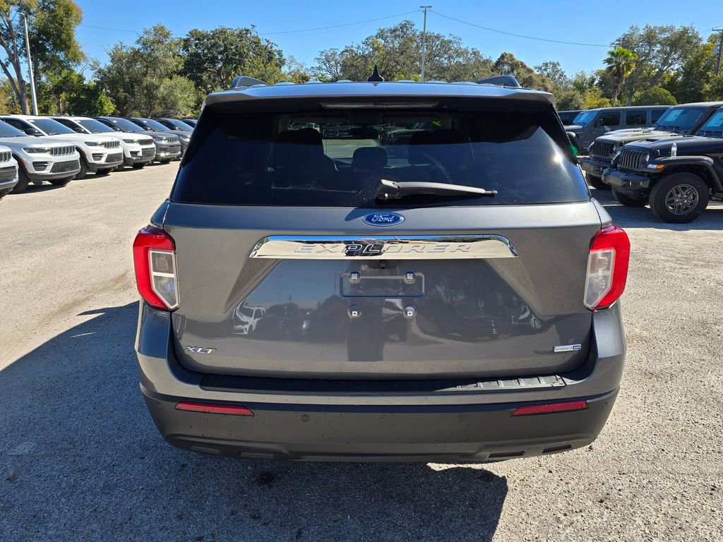 Used 2022 Ford Explorer XLT image 5