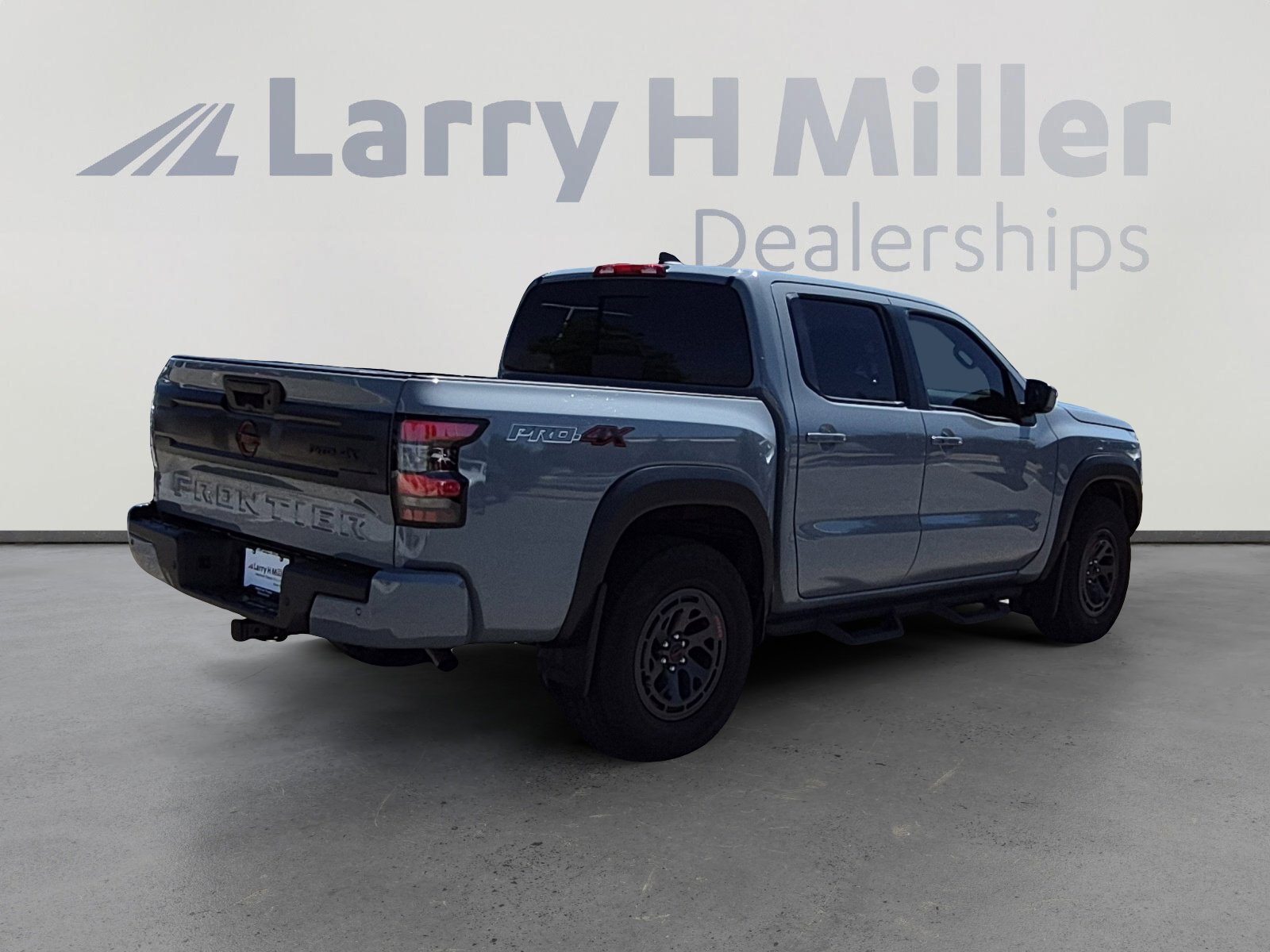 Used 2025 Nissan Frontier PRO-4X AWD/4WD image 5
