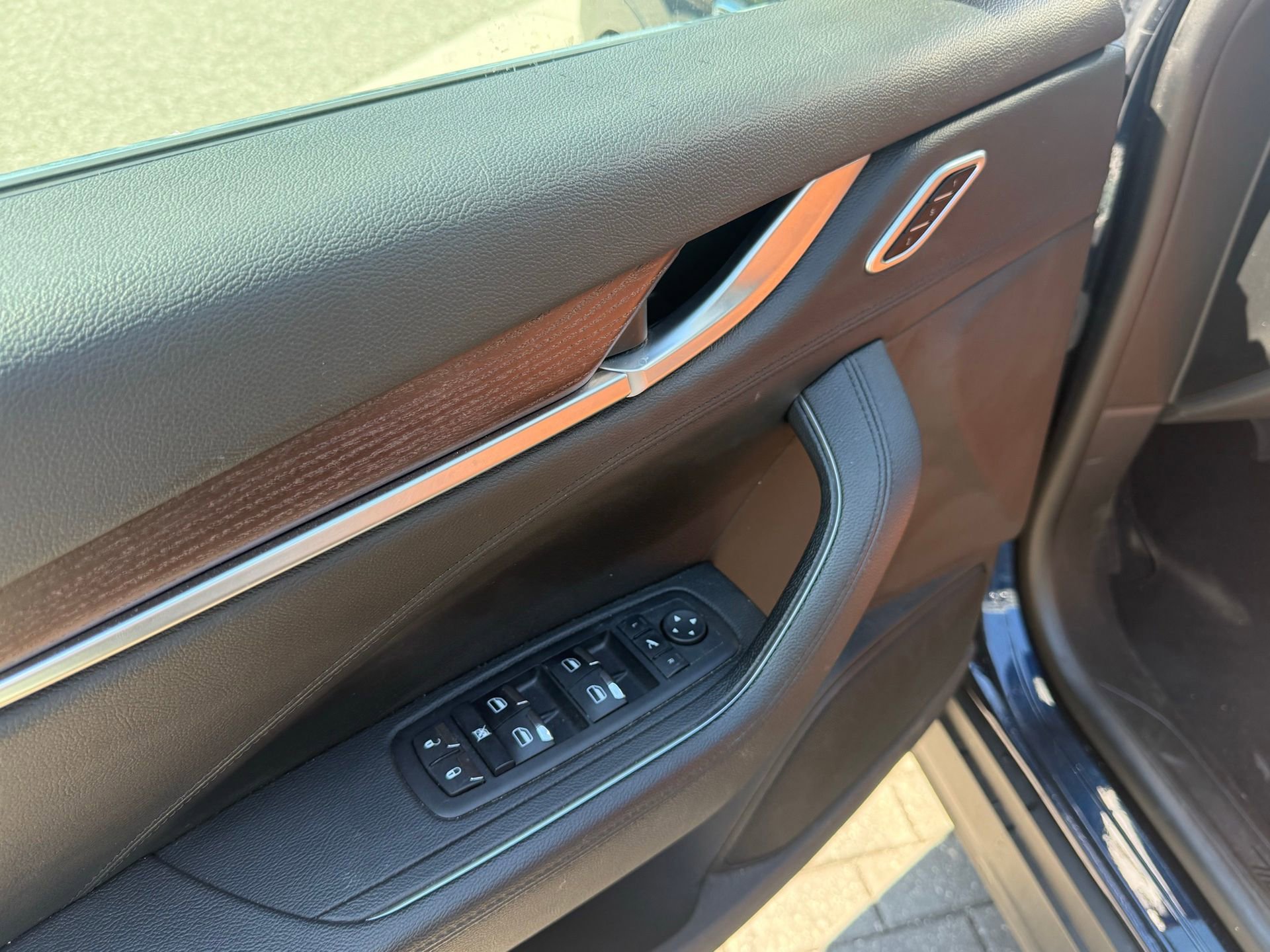 Certified 2023 Maserati Levante GT image 40