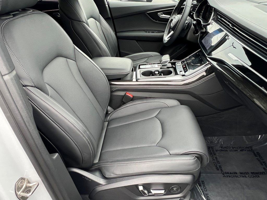 Used 2025 Audi Q7 3.0T Prestige w/ Prestige Package image 13