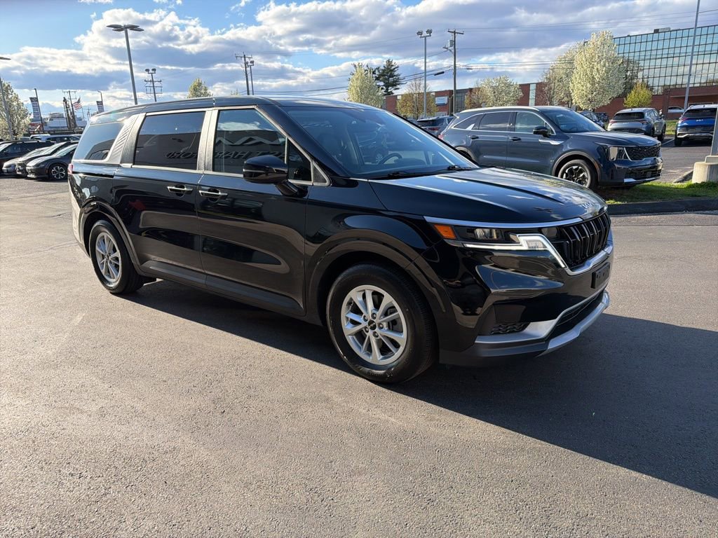 Used 2024 Kia Carnival LX FWD image 4