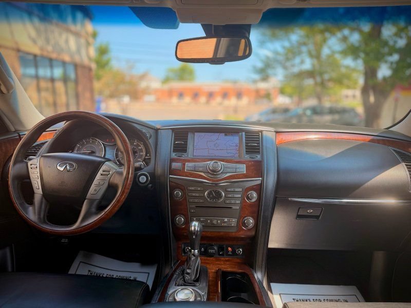 Used 2016 INFINITI QX80 4WD w/ Deluxe Technology Package image 14