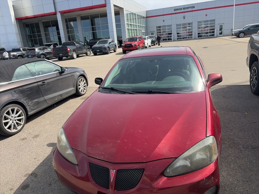 Used 2008 Pontiac Grand Prix w/ Premium Package FWD image 2
