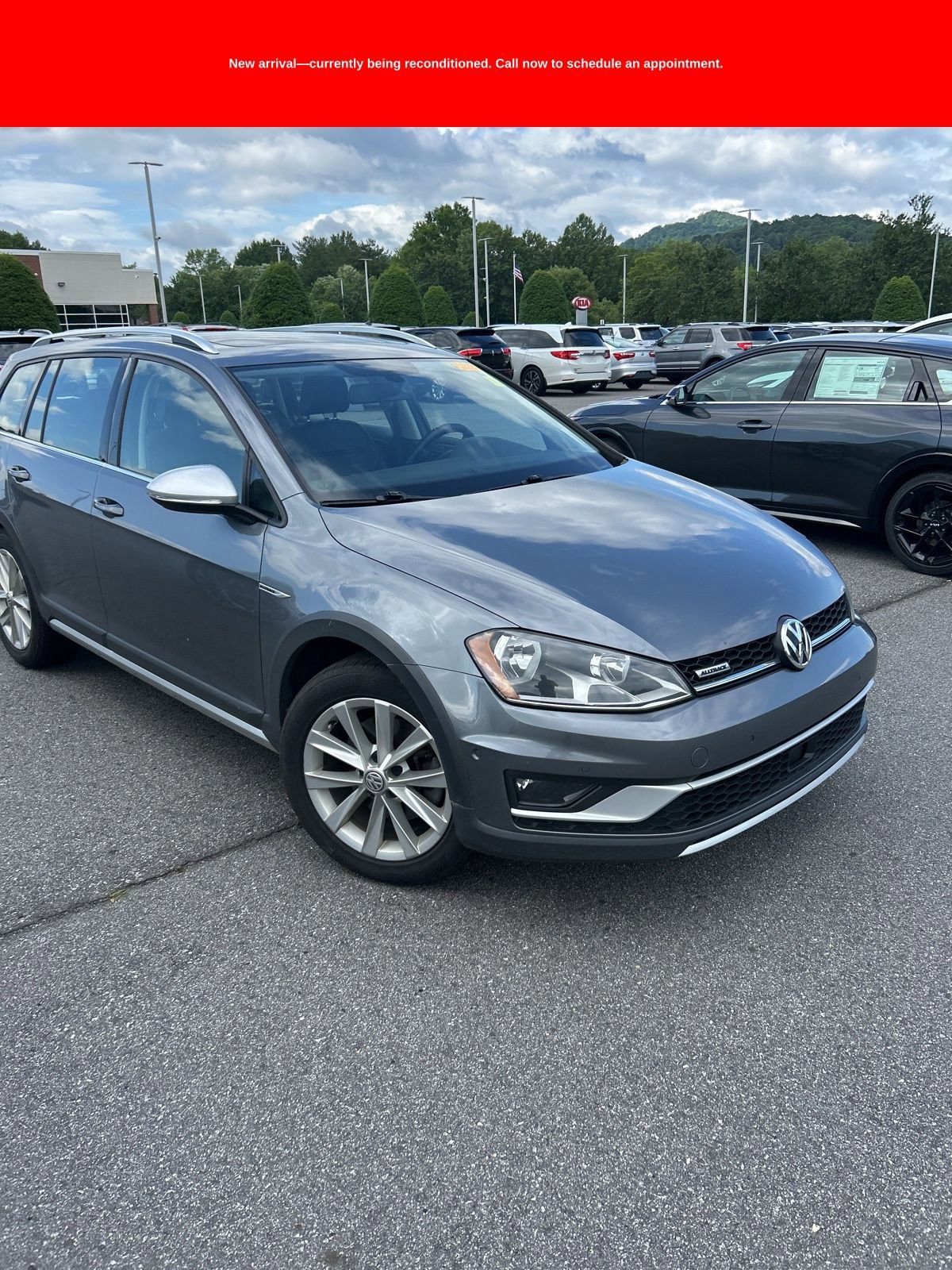 Used 2017 Volkswagen Golf Alltrack AWD/4WD image 2