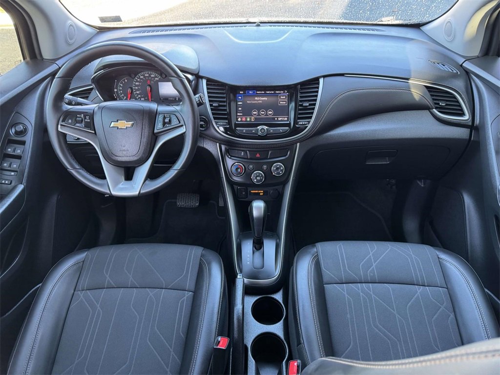 Used 2021 Chevrolet Trax LT w/ LT Convenience Package image 2