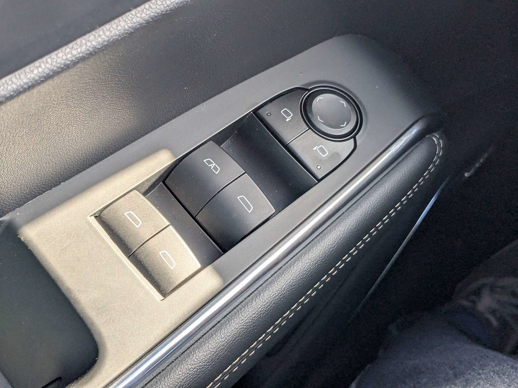 Used 2025 GMC Acadia Elevation FWD image 24