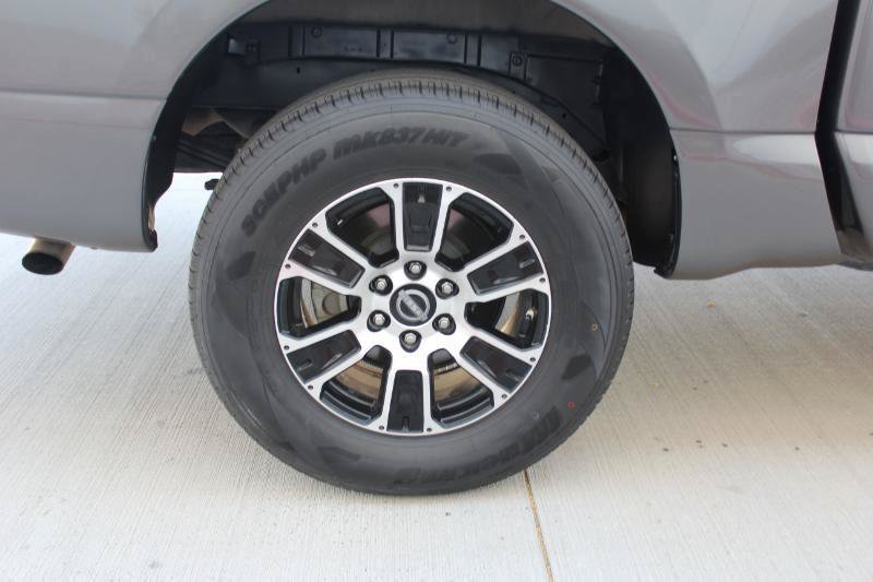 Used 2022 Nissan Titan SV AWD/4WD image 35