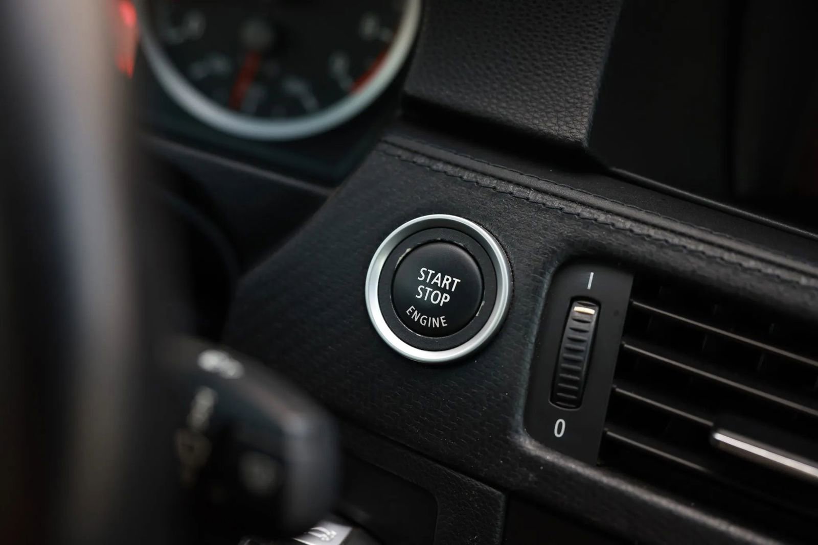 Used 2011 BMW M3 Coupe RWD image 31