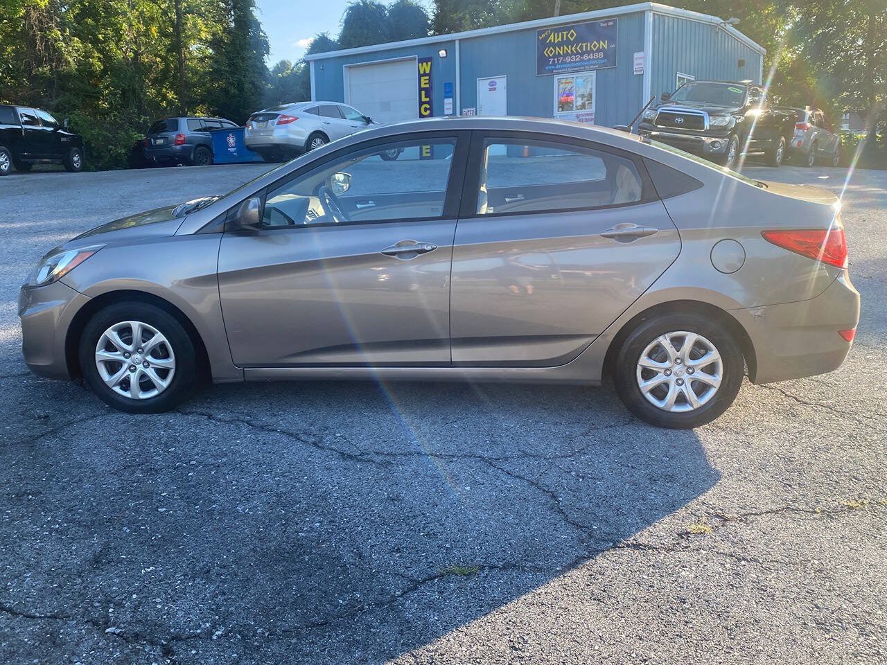 Used 2014 Hyundai Accent GLS FWD image 9