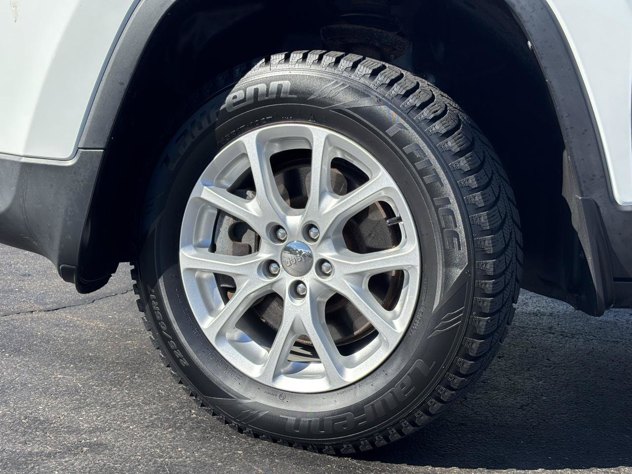 Used 2014 Jeep Cherokee Latitude w/ Cold Weather Group AWD/4WD image 42