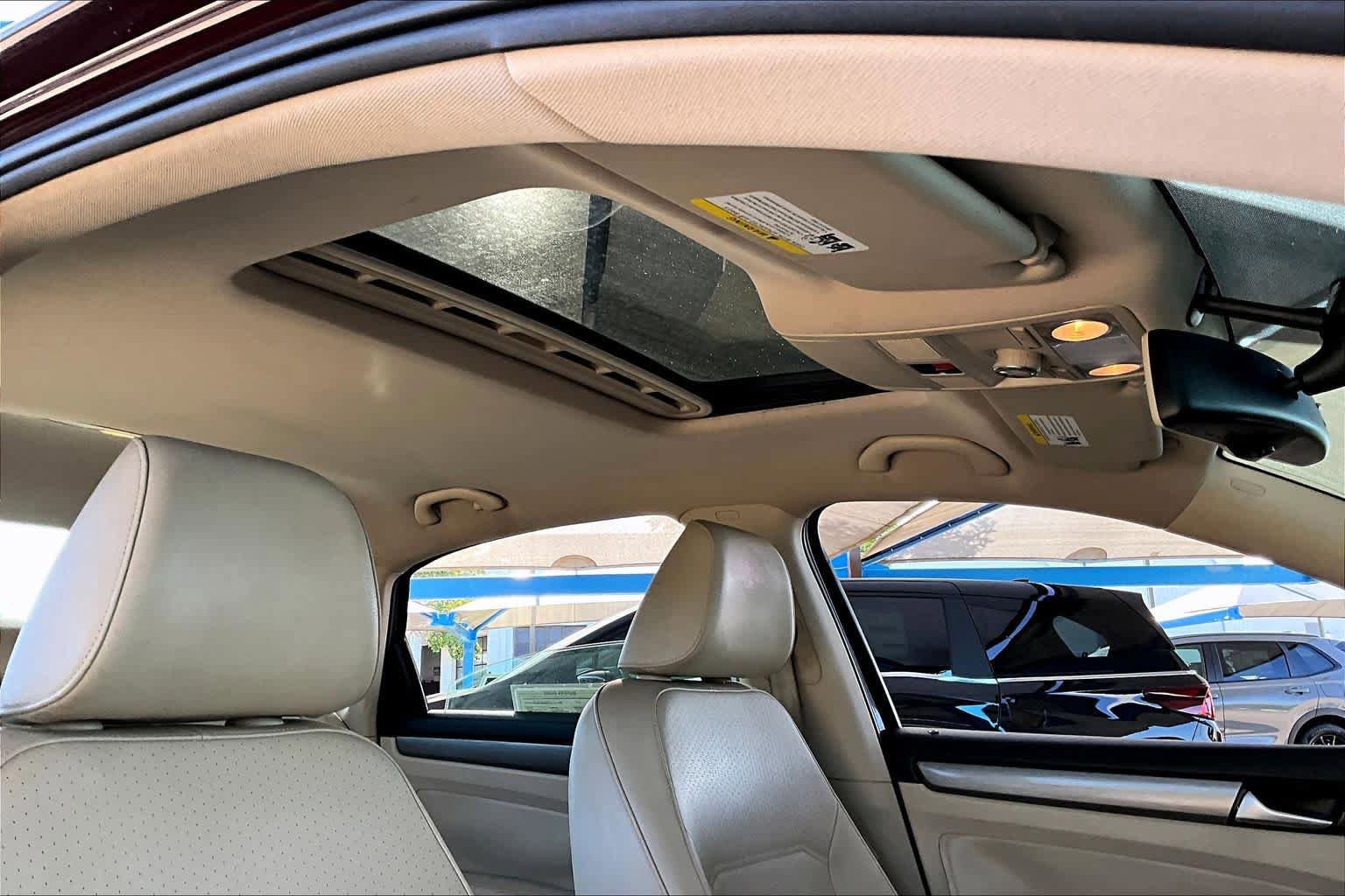 Used 2014 Volkswagen Passat TDI SE FWD image 14