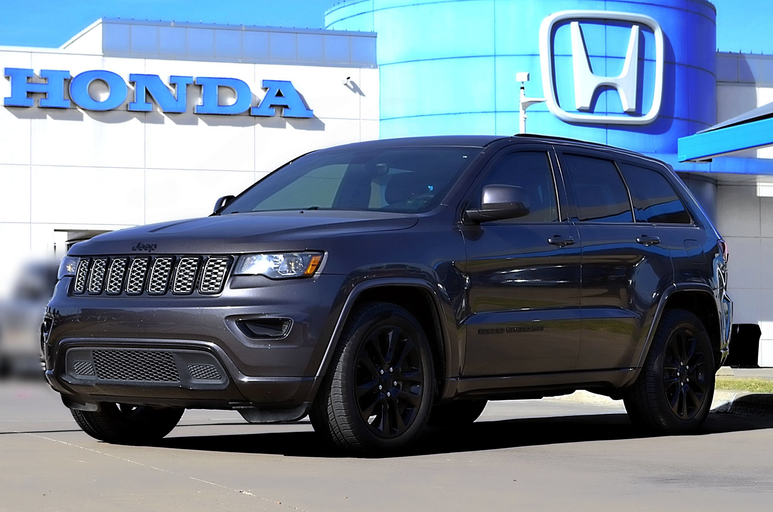 Used 2017 Jeep Grand Cherokee Altitude