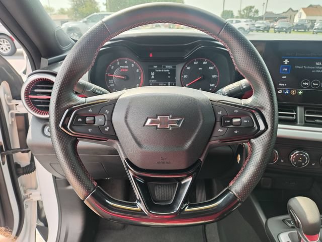 Used 2025 Chevrolet Trax RS w/ Driver Confidence Package FWD image 17