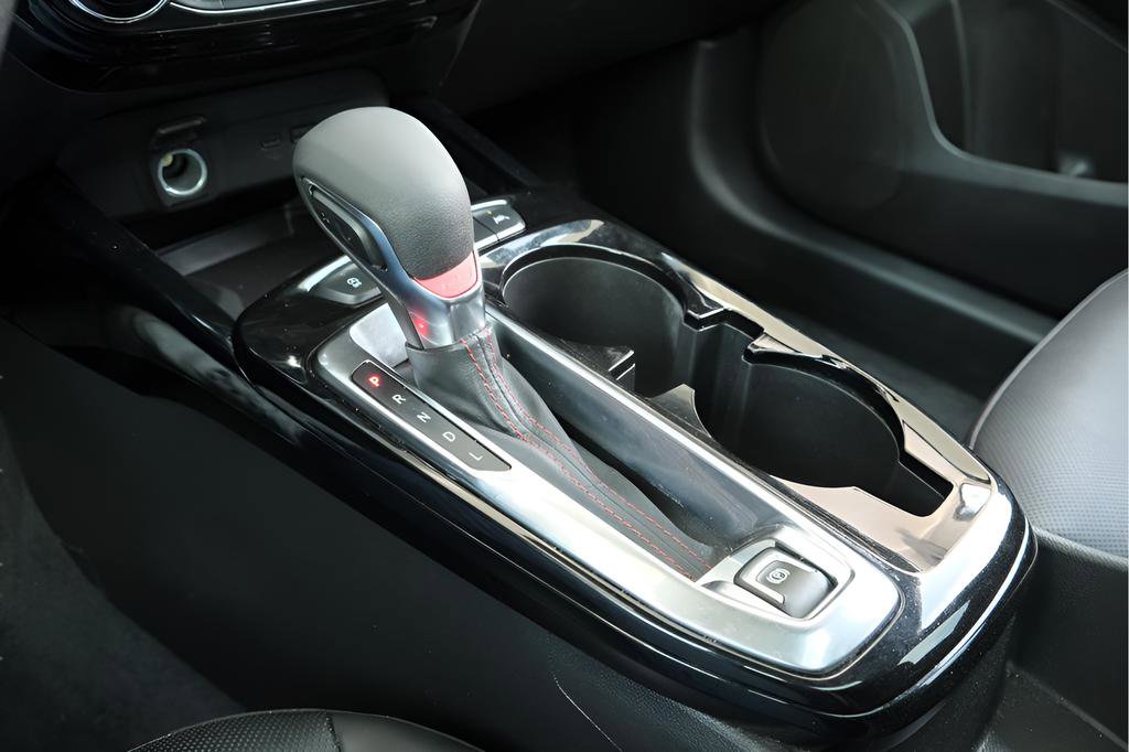 Used 2025 Chevrolet Trax RS w/ Sunroof Package image 14