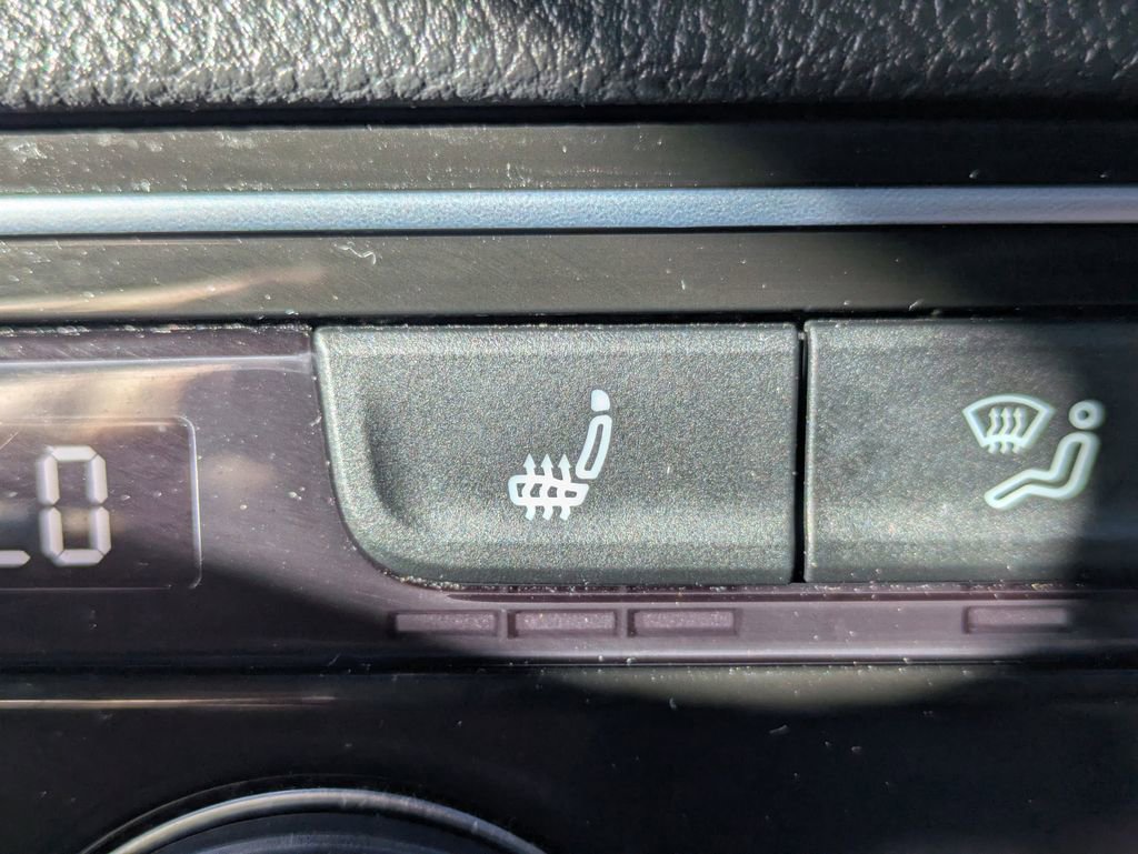 Certified 2022 Volkswagen Atlas Cross Sport SE image 24