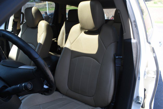 Used 2012 Chevrolet Traverse LTZ AWD/4WD image 17