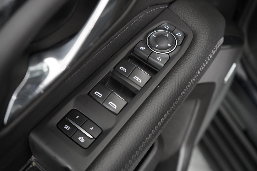Used 2023 GMC Yukon Denali AWD/4WD image 18