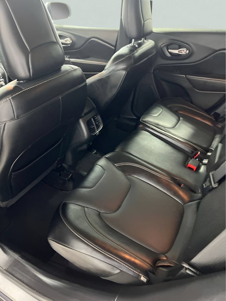 Used 2015 Jeep Cherokee Limited w/ Luxury Group AWD/4WD image 9