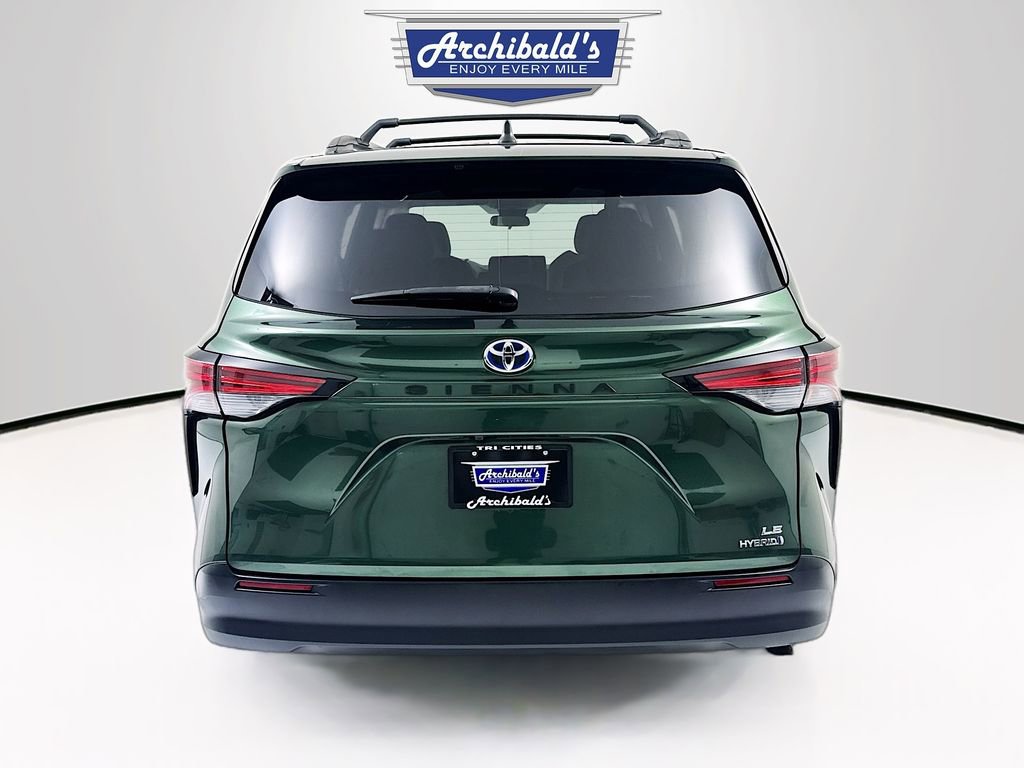 Used 2022 Toyota Sienna LE image 5