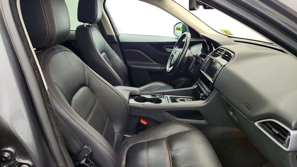 Used 2017 Jaguar F-PACE Prestige AWD/4WD image 22