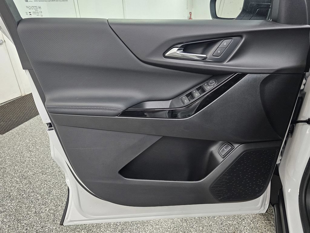 New 2027 Chevrolet Equinox LT w/ Convenience Package II FWD image 14