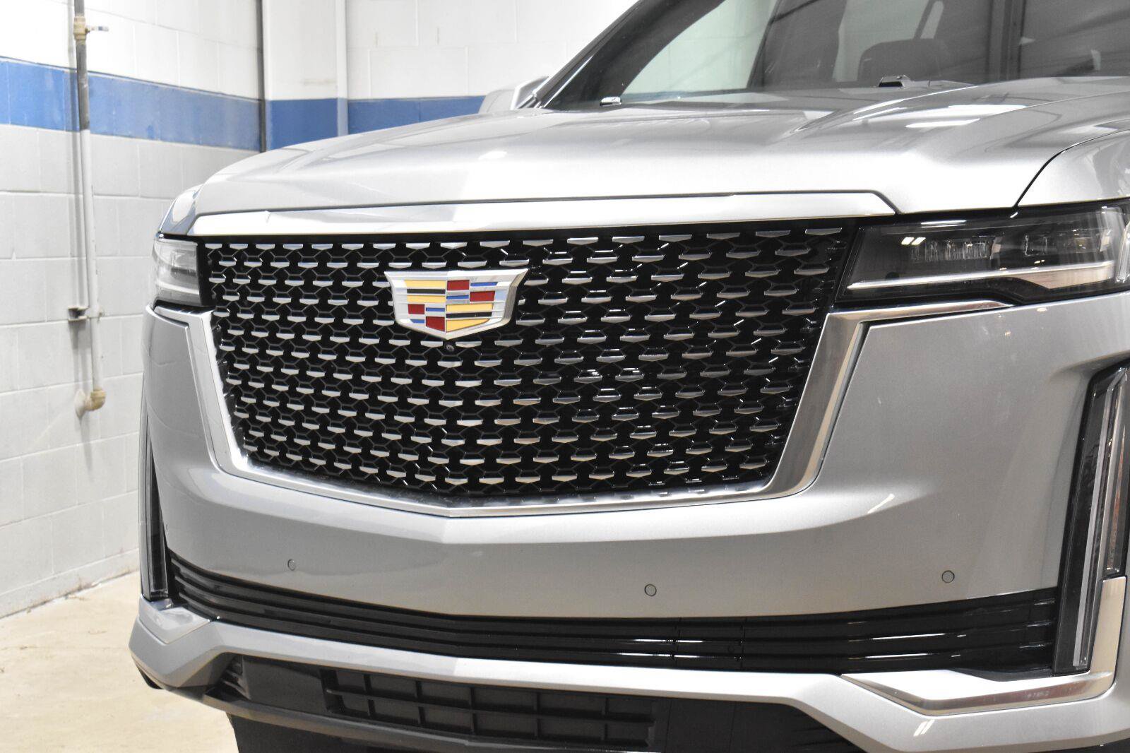Certified 2023 Cadillac Escalade ESV Premium Luxury AWD/4WD image 32