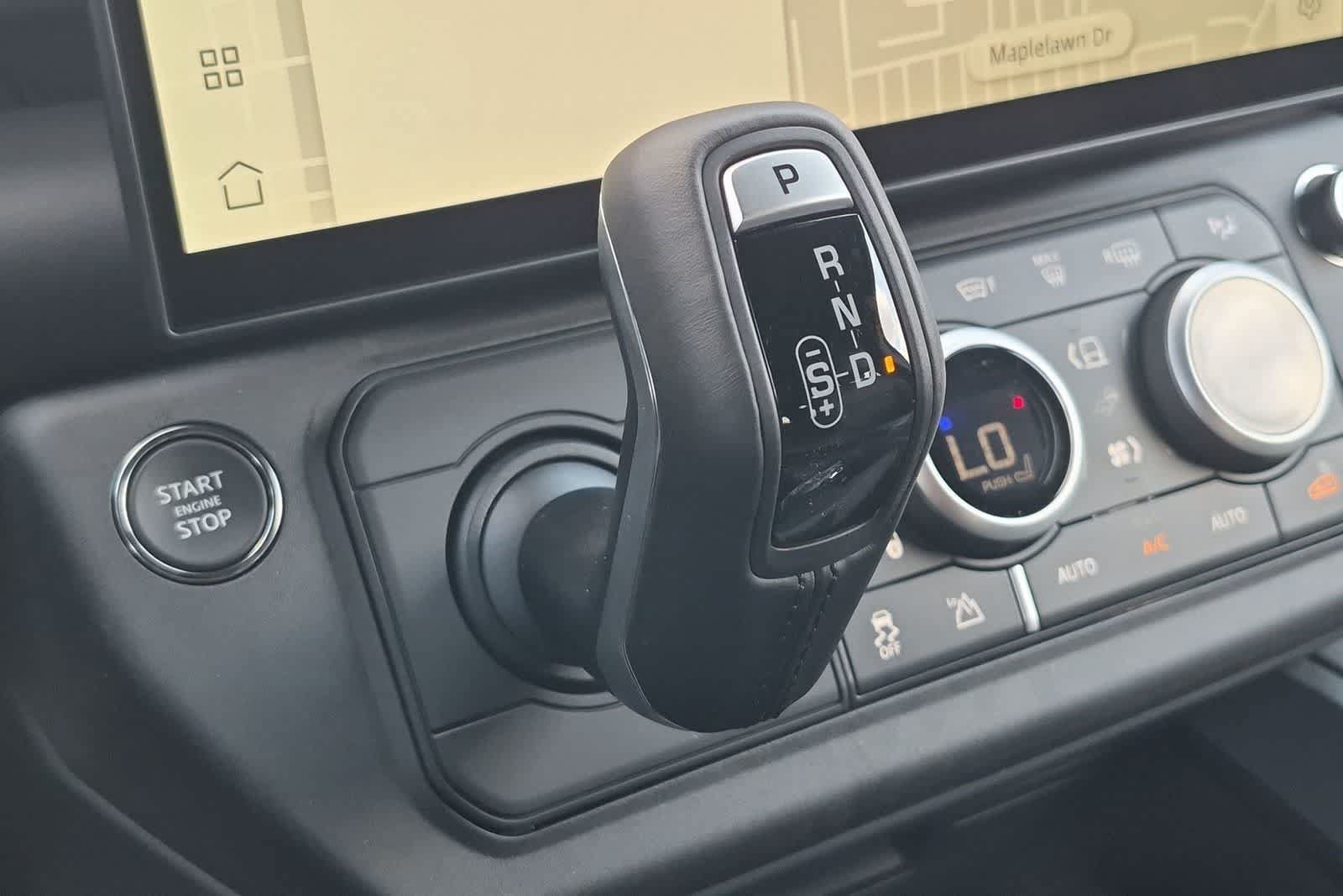 New 2026 Land Rover Defender 110 X-Dynamic SE AWD/4WD image 32