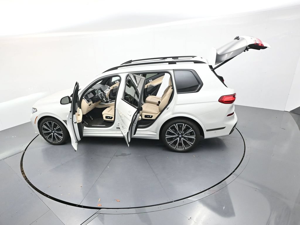 Used 2022 BMW X7 M50i AWD/4WD image 40