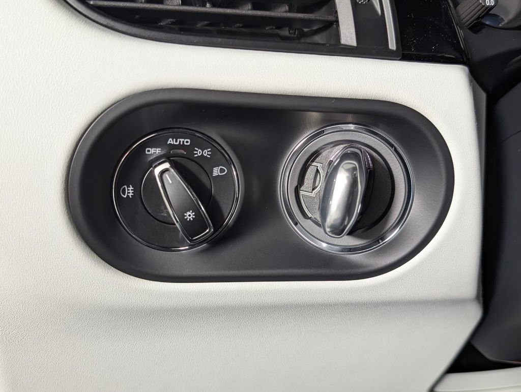 New 2026 Porsche Macan image 35