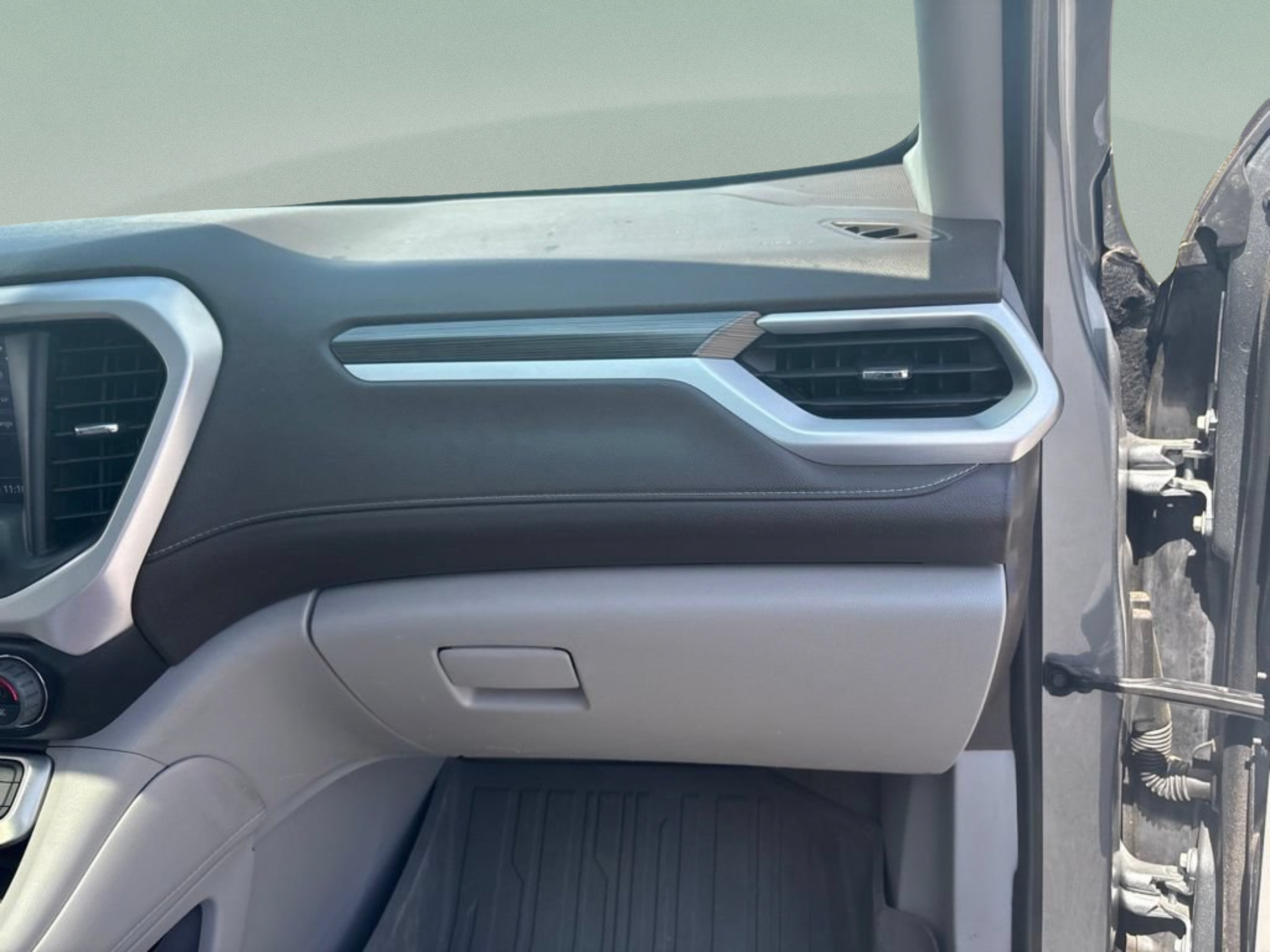 Used 2023 GMC Acadia SLT w/ Preferred Package FWD image 30