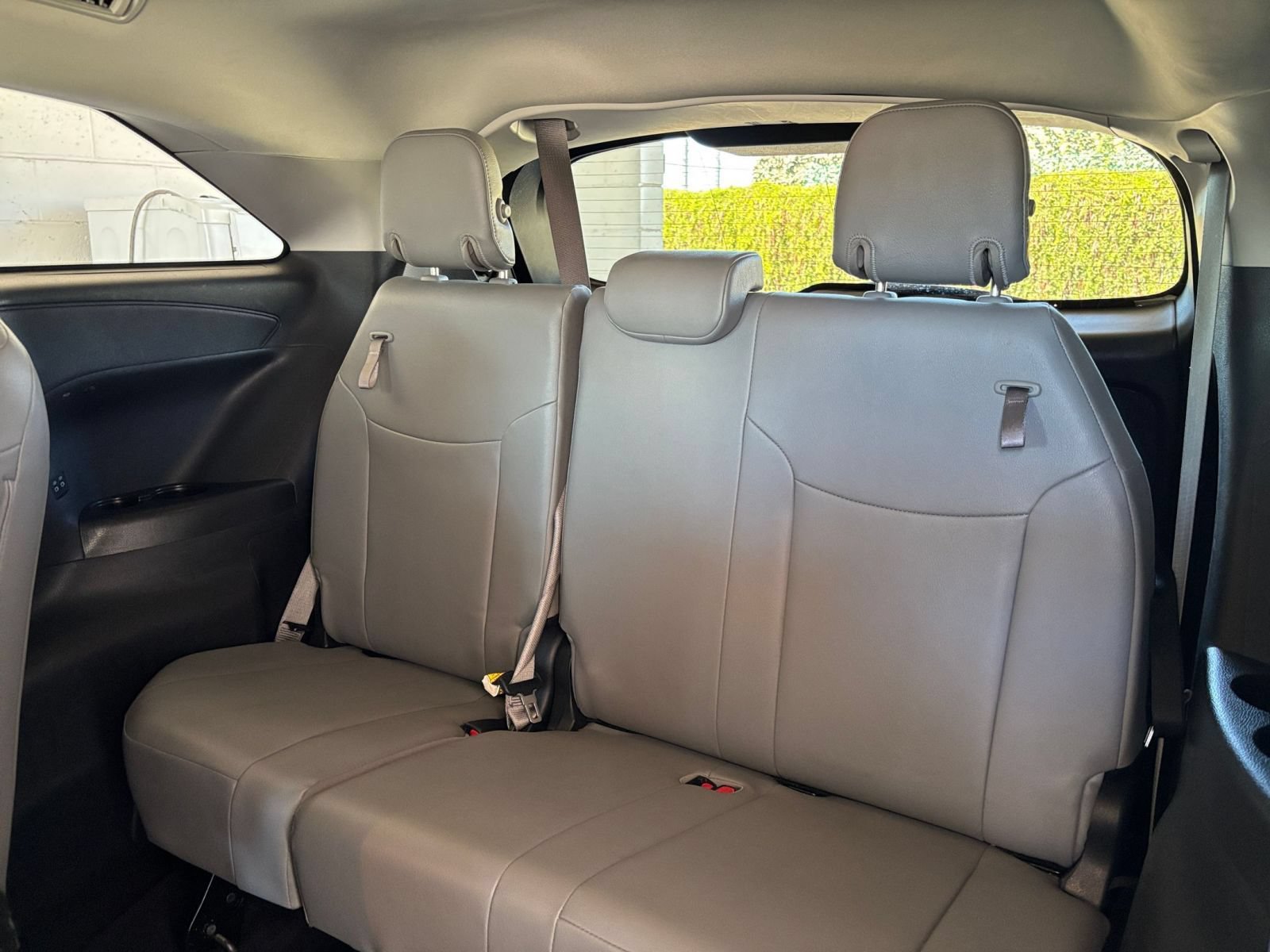 Used 2025 Toyota Sienna XLE FWD image 30