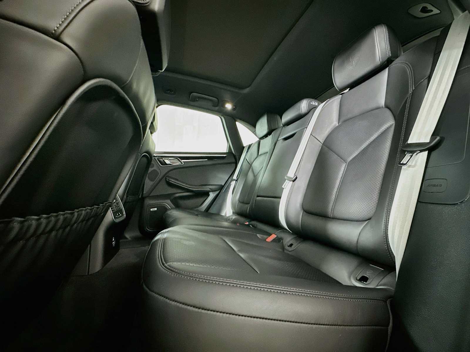 Certified 2026 Porsche Macan AWD/4WD image 23
