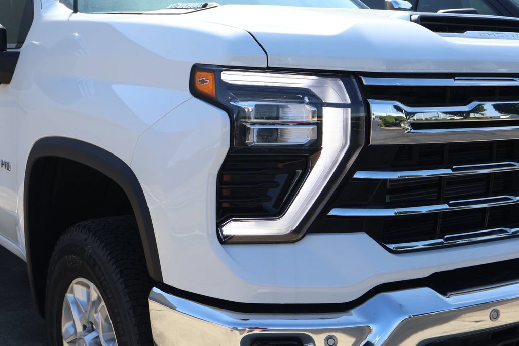 New 2026 Chevrolet Silverado 3500 LTZ w/ LTZ Premium Package AWD/4WD image 3