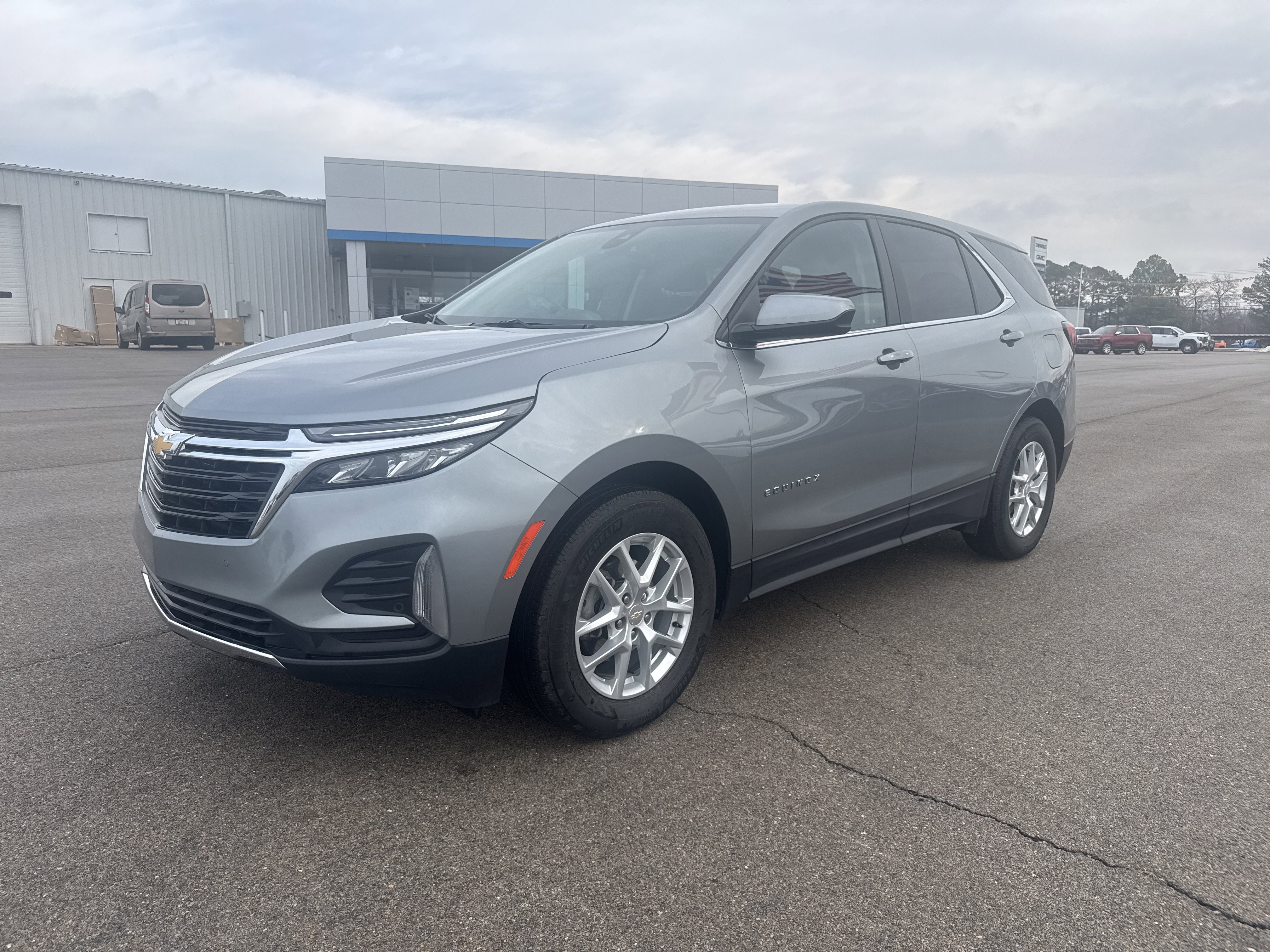 Used 2024 Chevrolet Equinox LT image 1