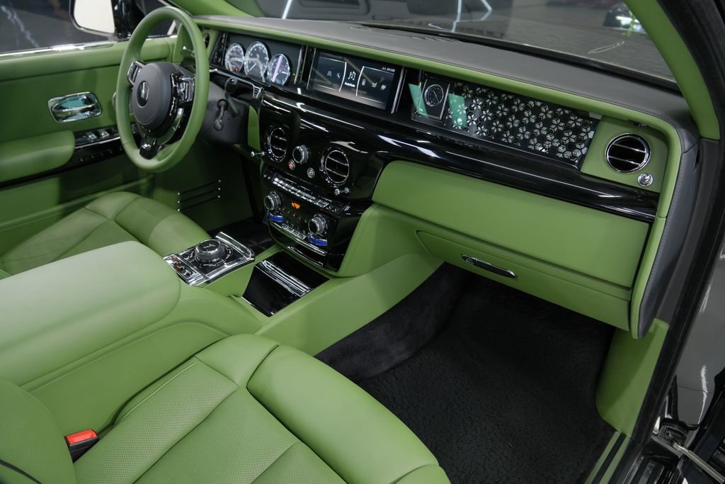 Used 2023 Rolls-Royce Phantom Sedan w/ The Phantom Package RWD image 61