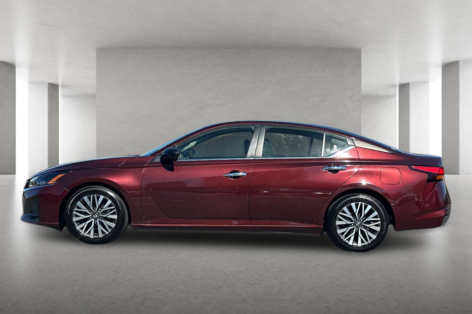 Used 2024 Nissan Altima 2.5 SV FWD image 7
