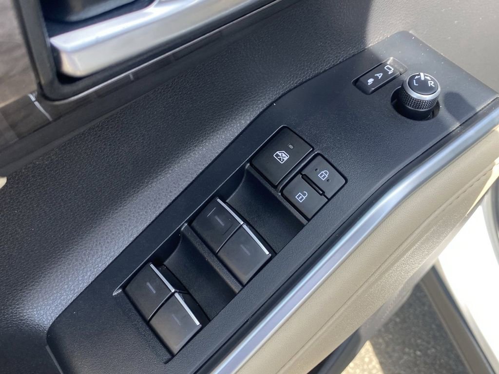 Used 2024 Toyota Highlander Platinum image 23