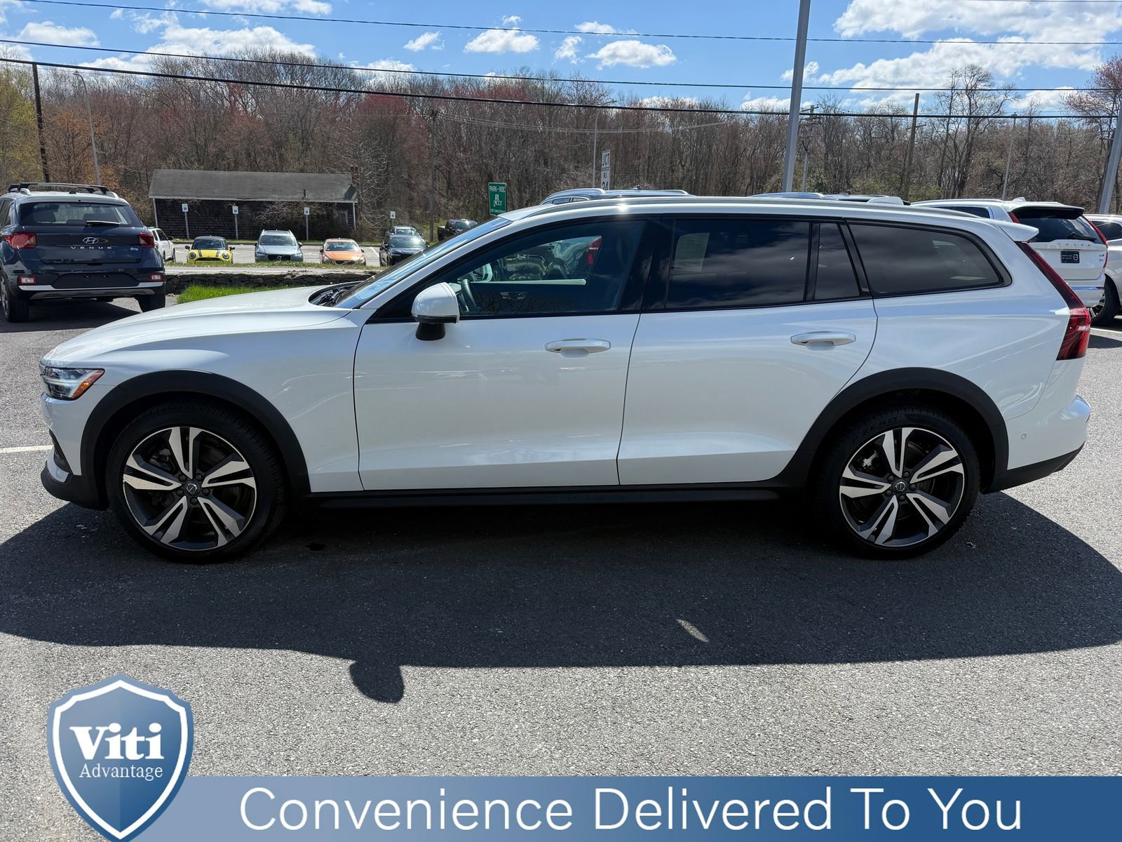 Used 2025 Volvo V60 B5 Cross Country Plus AWD/4WD image 5