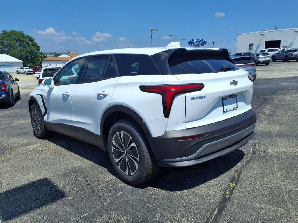 New 2025 Chevrolet Blazer EV LT image 3
